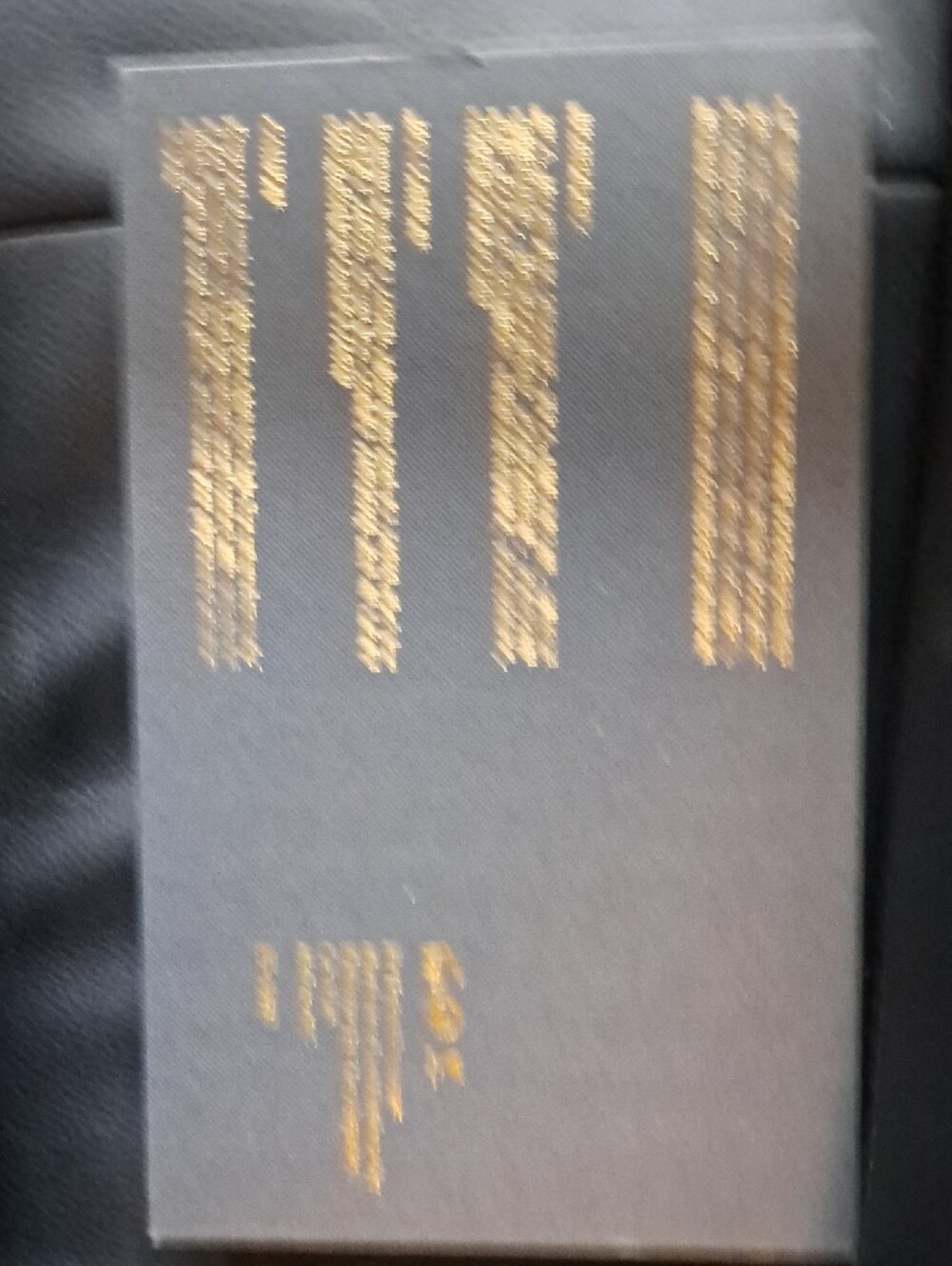 Be Denno brand 18 Color shadow Palette — Blue, Teal, Navy, Peach & Brown Tones - Picture 4 of 5